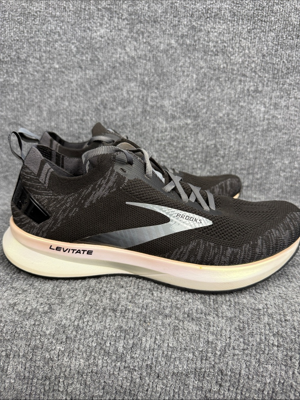 Brooks Levitate 4 Women’s Running Shoes - Black/White/Silver Size 11.5 New!